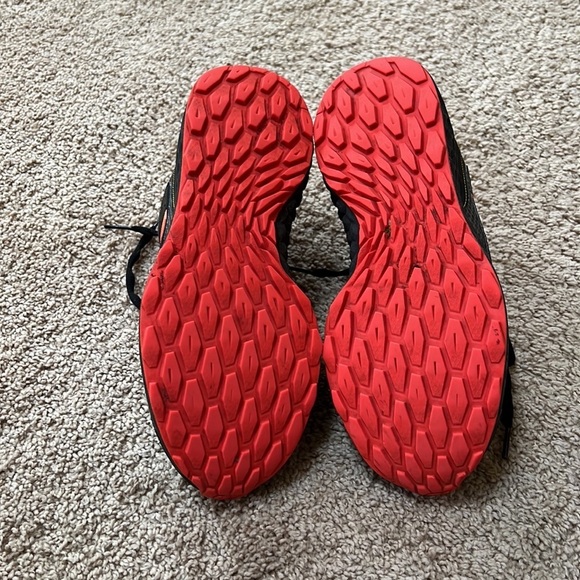 New Balance SZ 9 fresh foam Hierro running sneakers. - Picture 8 of 10